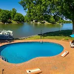 Cozy With Swimming Pool In Charlotte, North Carolina *
