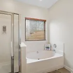 Cozy 4B 2 5B University Home King Beds Jacuzzi