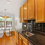 Contemporary 2br In Myers Park With Screened Porch Holiday home *