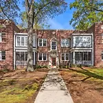 Stylish Myers Park 2 Bedroom With Screened Porch