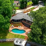 Cozy With Swimming Pool In Charlotte, North Carolina Holiday home Charlotte