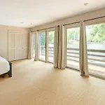 Cozy With Swimming Pool In Charlotte, North Carolina