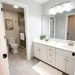 Holiday home Disconnect At With Great Surroundings In Charlotte, North Carolina Charlotte