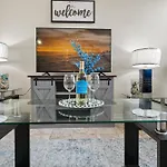 Holiday home Cozy 4b 2 5b King Beds Jacuzzi *