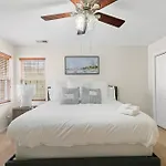 Holiday home Cozy 4b 2 5b King Beds Jacuzzi Charlotte