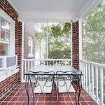 Chic 1 Bedroom Units Near Dilworth Holiday home *