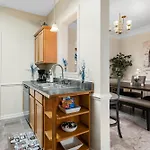 Cozy 4b 2 5b King Beds Jacuzzi Holiday home