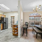 Cozy 4b 2 5b King Beds Jacuzzi Holiday home