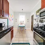 Chic 1 Bedroom Units Near Dilworth Holiday home *