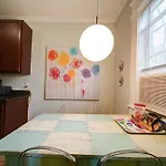 Chic 1 Bedroom Units Near Dilworth Holiday home