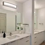 Apartment Luxury Uptown, Free Parking, 5min Bank Of America Stadium *