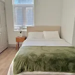 Luxury Uptown, Free Parking, 5min Bank Of America Stadium Apartment