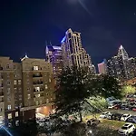 Luxury Uptown, Free Parking, 5min Bank Of America Stadium *