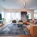 Modern Rooftop Townhome W Hot Tub & Skyline Views