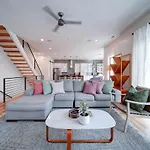 Luxe Townhome Rooftop Hot Tub Parking