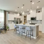 3 Mi To Lake Wylie! Modern Charlotte Townhome