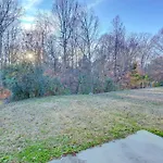 Pet-Friendly Home Just Outside Downtown Charlotte!