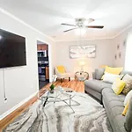 3Br | King+2Q | 75”Tv | Matthews