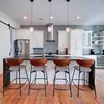 Luxe Townhome Rooftop Hot Tub Parking