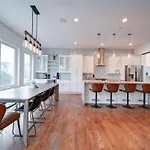 Modern Rooftop Townhome W Hot Tub & Skyline Views