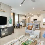 3 Mi To Lake Wylie! Modern Charlotte Townhome