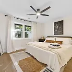Plaza Shamrock *pied-a-terre* Newly Renovated! Charlotte