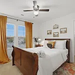 Spacious 4Br Getaway With Fenced Yard Minutes Away From Clt Airport & Uptown Charlotte