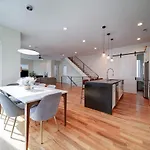 Luxe Townhome Rooftop Hot Tub Parking