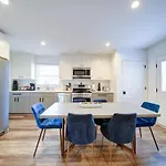 Stylish 4Br Home - Modern & Bright Interior