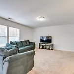 Pet-Friendly Home Just Outside Downtown Charlotte!