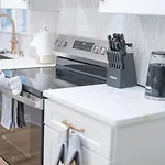 Ballantyne 3Br House, Privateyard, Work Desk & 1 Gig Wi-Fi