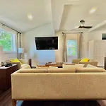 Hpthe Abodedowntownbojanglesdogs Welcomeyard