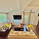 Hpthe Abodedowntownbojanglesdogs Welcomeyard