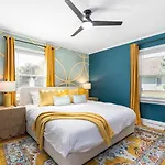 5 Bedroom 3 Ba Pool Hottub Fire Pit 10 Min Downtown Clt