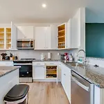 4br Townhouse King Bed Garage Northlake
