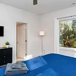 Modern Queen City Retreat-Sleeps 10