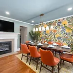 5 Bedroom 3 Ba Pool Hottub Fire Pit 10 Min Downtown Clt