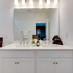 Holiday home 4br Townhouse King Bed Garage Northlake *