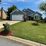 Grill Patio • Pet Friendly • 3br Holiday home Charlotte