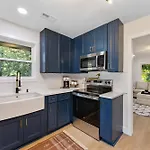 Plaza Shamrock *pied-a-terre* Newly Renovated! Charlotte