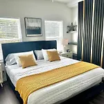 Hpthe Abodedowntownbojanglesdogs Welcomeyard