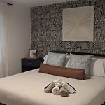 Plaza Shamrock *pied-a-terre* Newly Renovated! Charlotte