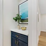 Plaza Shamrock *pied-a-terre* Newly Renovated! Holiday home Charlotte