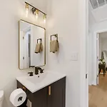 Plaza Shamrock *pied-a-terre* Newly Renovated! Holiday home Charlotte