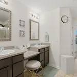 Spacious 4Br Getaway With Fenced Yard Minutes Away From Clt Airport & Uptown Charlotte