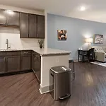 Landing Apartments - Thrive At University City