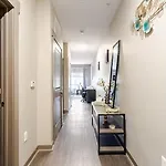 Skyline Serenity- Gym, Walk To Bars And Restaurants Apartment Charlotte
