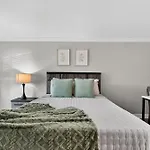 Lux Mins To Atrium Health & Charlotte Airport