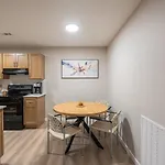 Cozy Retreat Near Uptown - Quiet Area