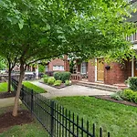 Apartment Walk To Uptown, Bofa Stadium, Beautiful Neighborhood
